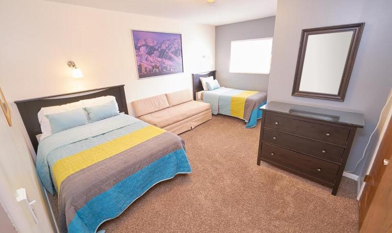Double and Twin Room image 3