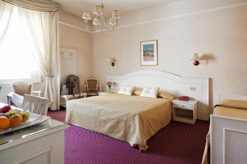 Superior Triple Room image 1