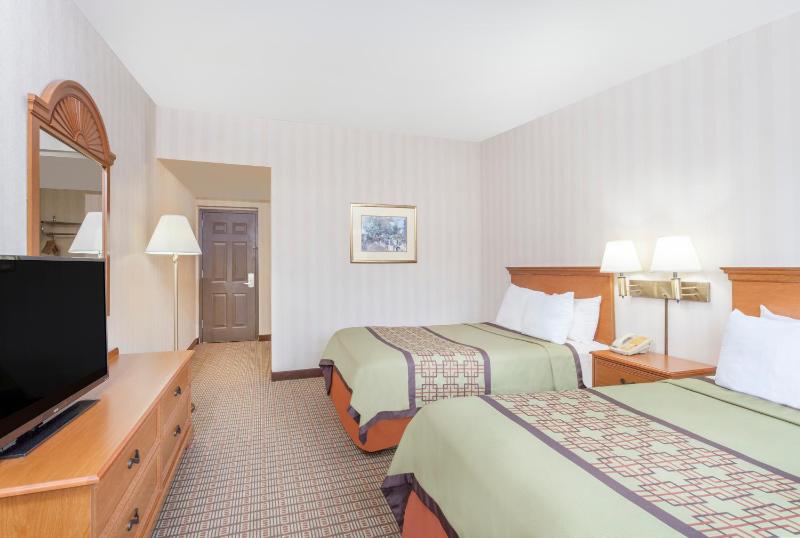Double Room with Two Double Beds - Non-Smoking image 3