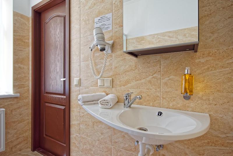 Standard Double Room with Air Conditioning image 3