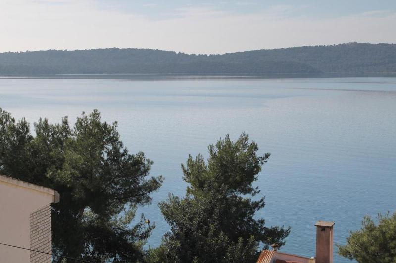 One-Bedroom Apartment with Balcony and Sea View image 3