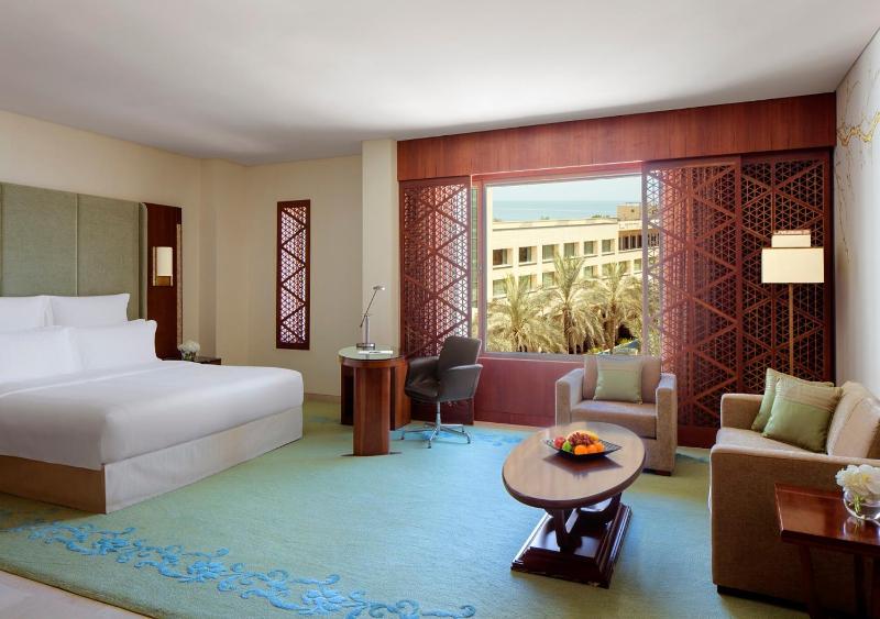 Club Grand Deluxe Room image 3