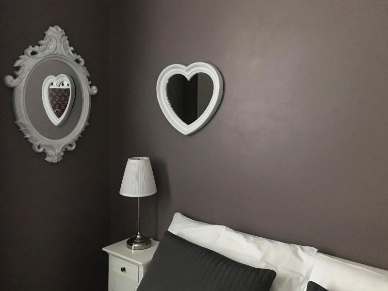 Standard Double Room image 4