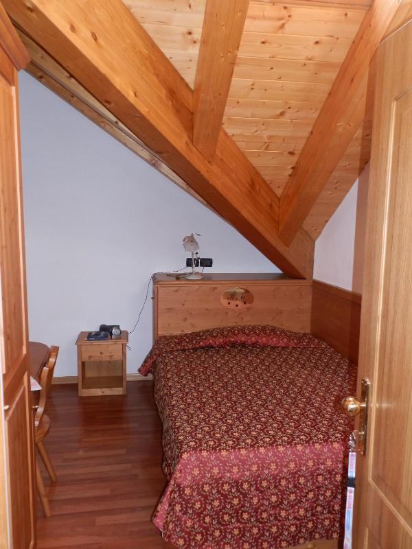 Single Room image 3