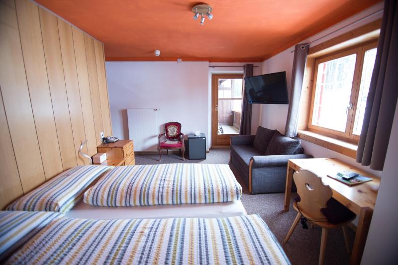 Standard Double Room image 3