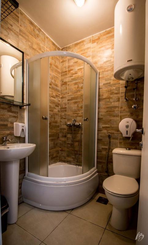 Twin Room with Private External Bathroom image 4