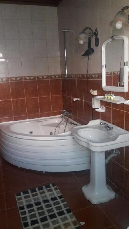 Studio with Spa Bath image 2
