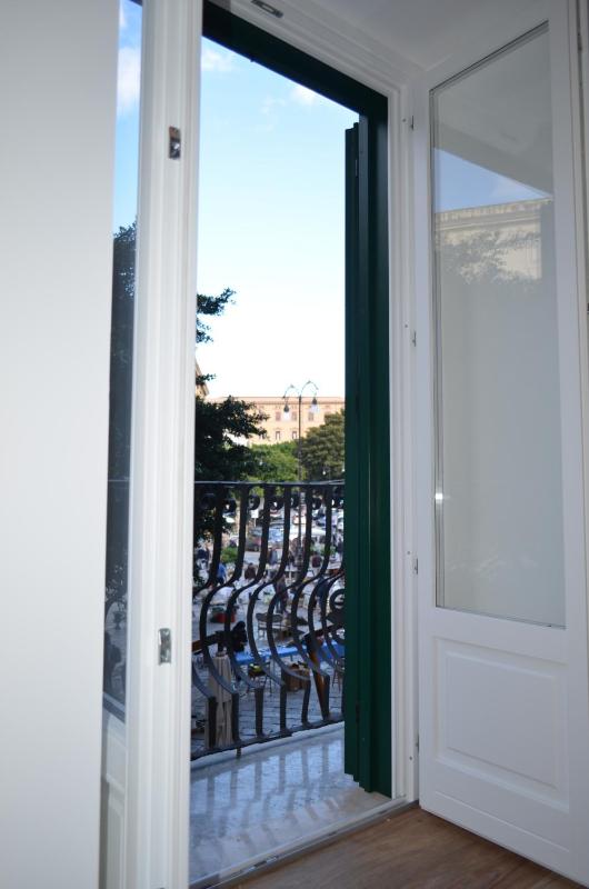 Deluxe Double or Twin Room with Balcony image 4