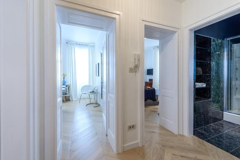 Deluxe Villa image 2
