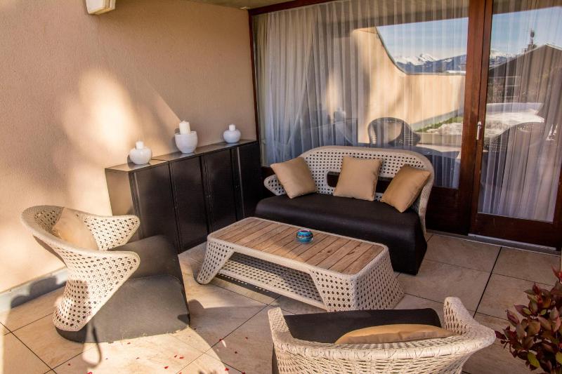 Apartment with Terrace and Mountain View image 4