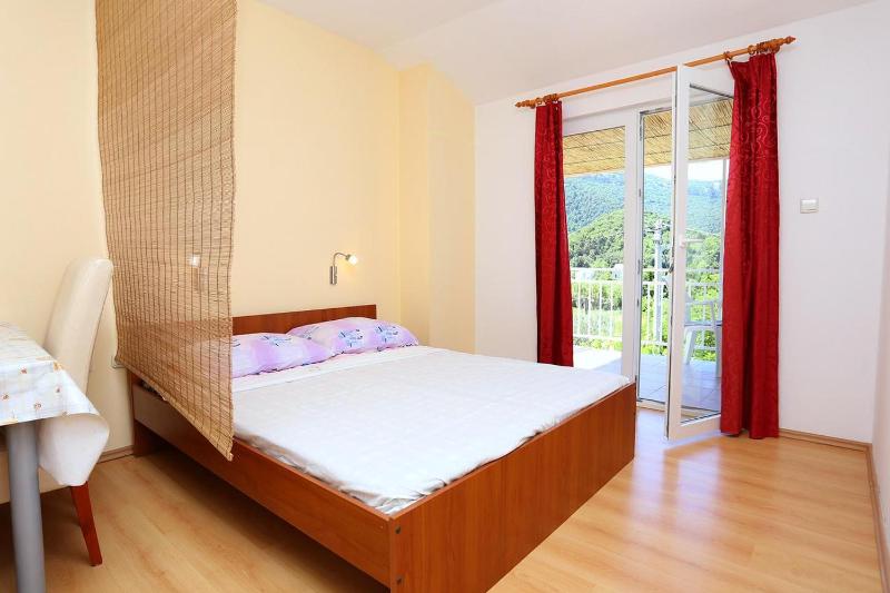 One-Bedroom Apartment with Terrace and Sea View image 2