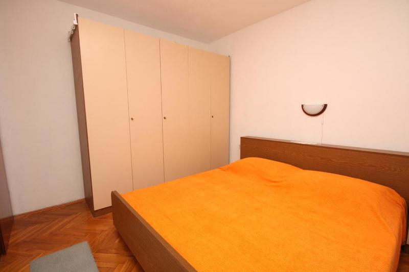 Three-Bedroom Apartment with Terrace and Sea View image 1