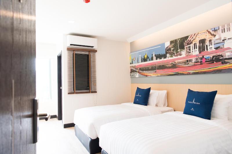 Standard Twin Room image 3