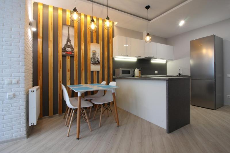 Alex Apartment near Palace Ukraine - image 13