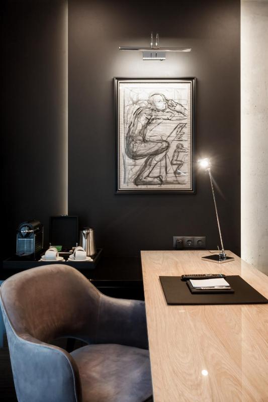 One Bedroom Executive Suite image 3