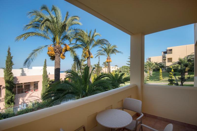 Double or Twin Room with Garden View image 3