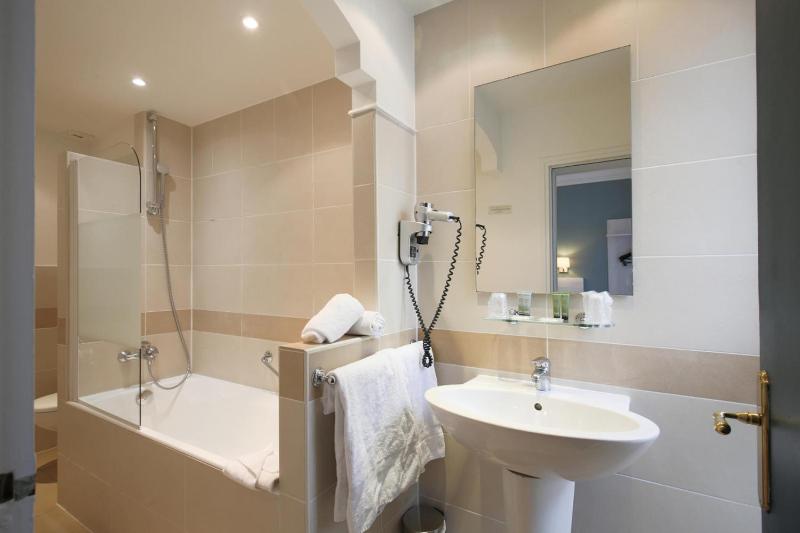 Double Room image 4