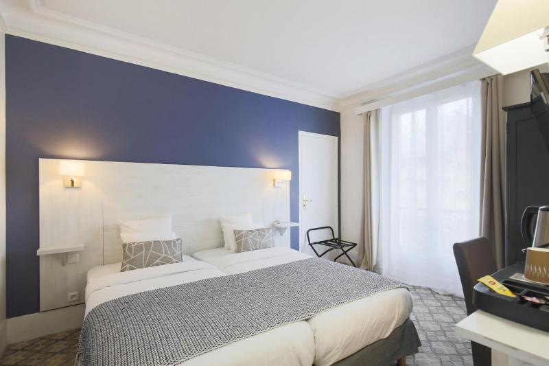 Double Room image 3