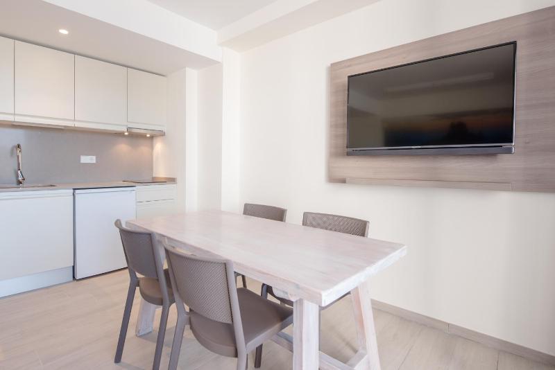 One-Bedroom Apartment image 2