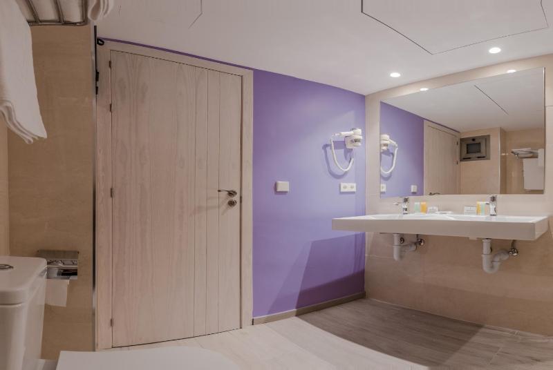 One-Bedroom Apartment image 4