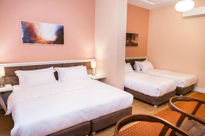 Quadruple Room image 2