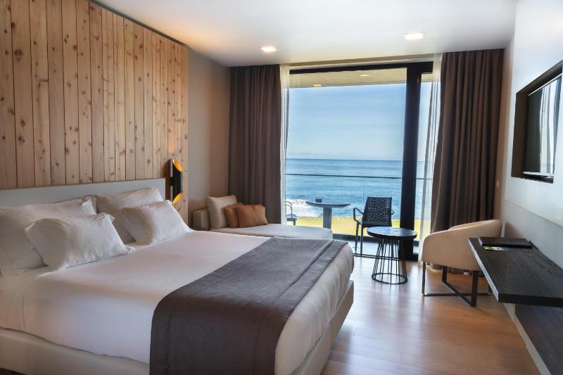 Double Room with Sea View image 1
