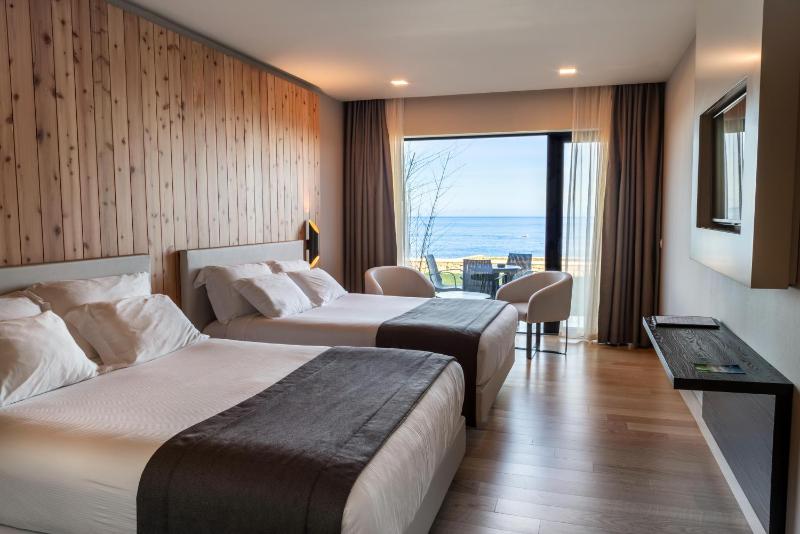 Family Room with Sea View image 3