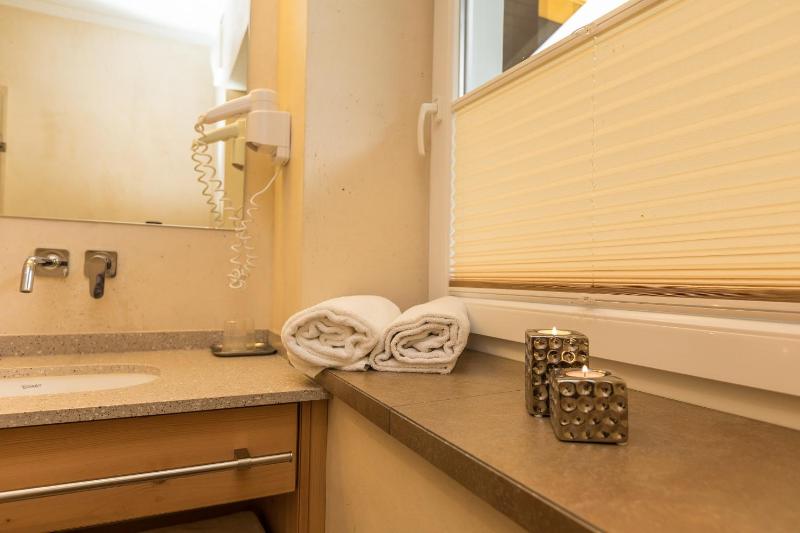 Double Room image 3
