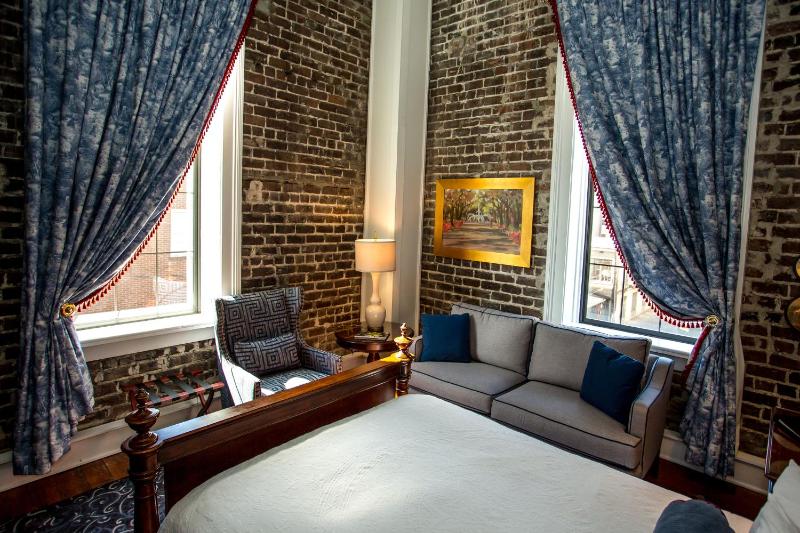 Standard Queen Room image 3
