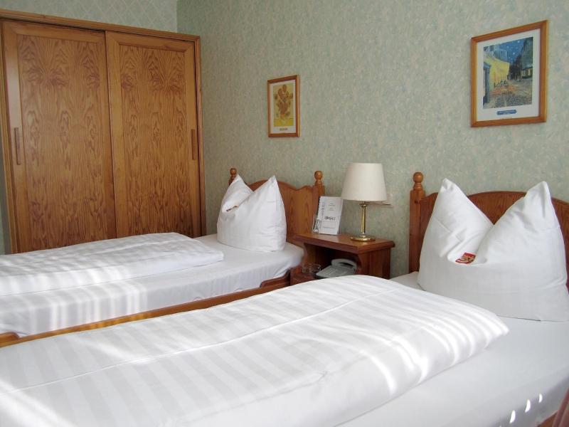 Double Room image 3