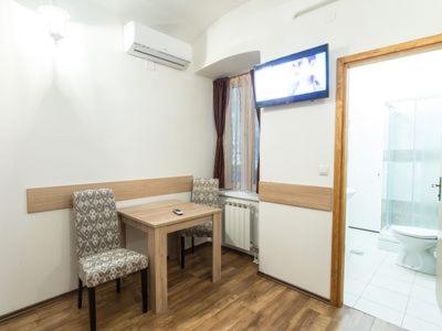 Double Room image 4