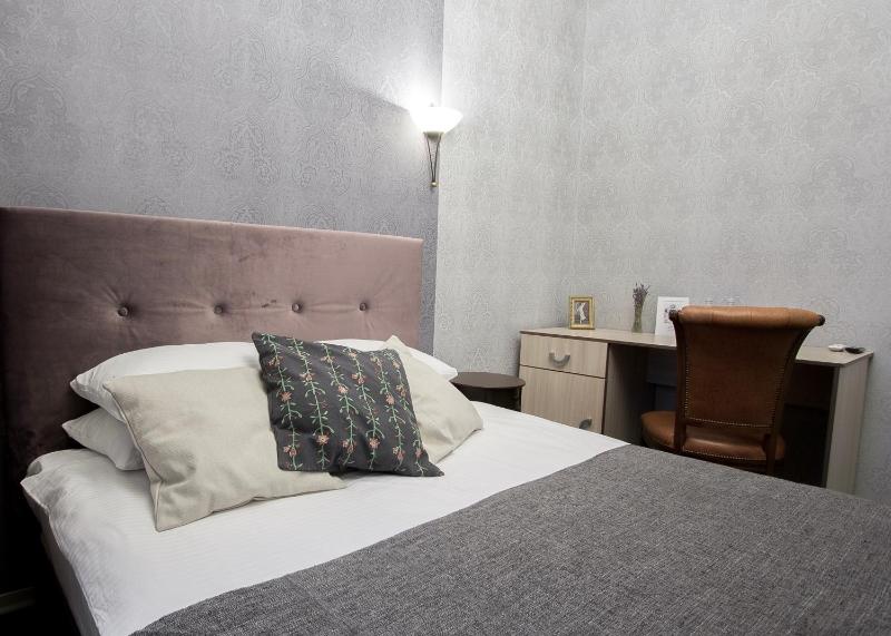 Large Double Room image 1