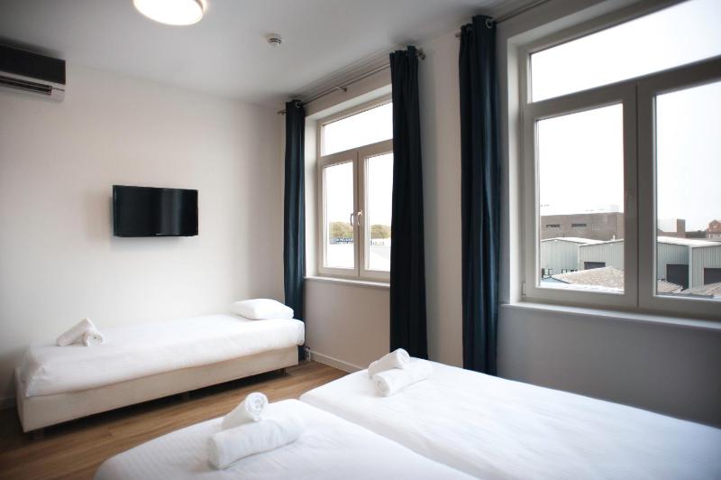 Standard Triple Room image 3