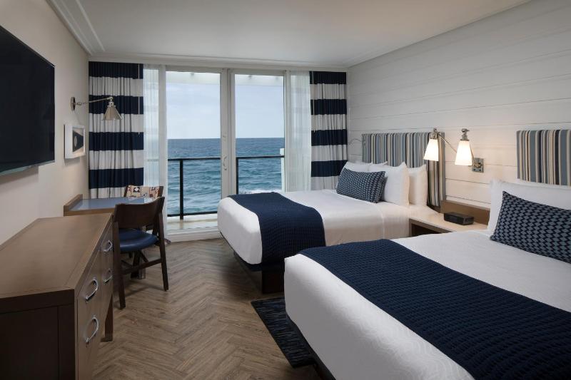 Double Room with Sea View image 2