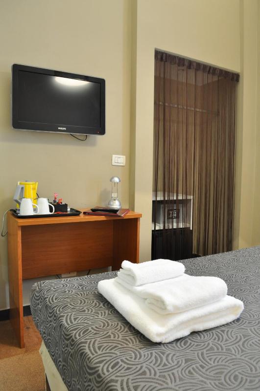 Economy Double Room image 4