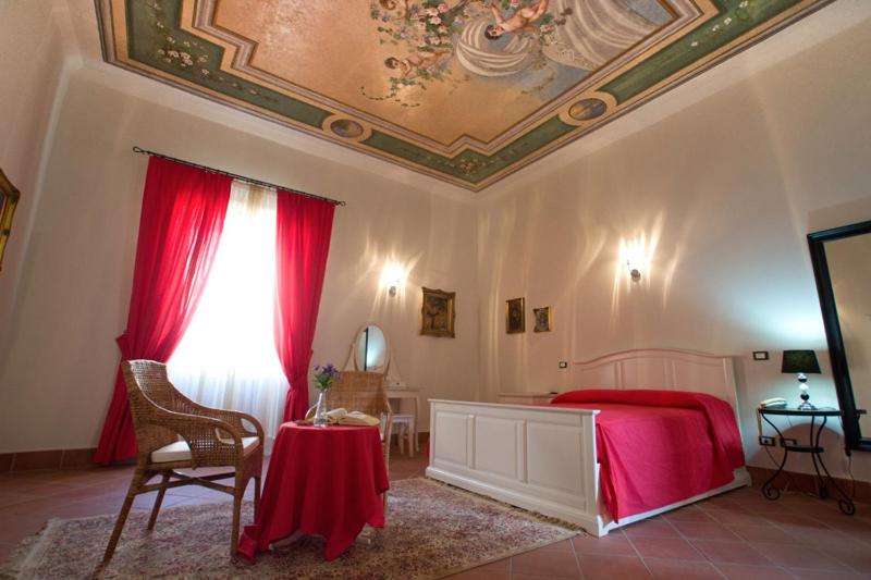 Double Room image 1
