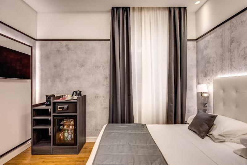 Deluxe Double or Twin Room image 3