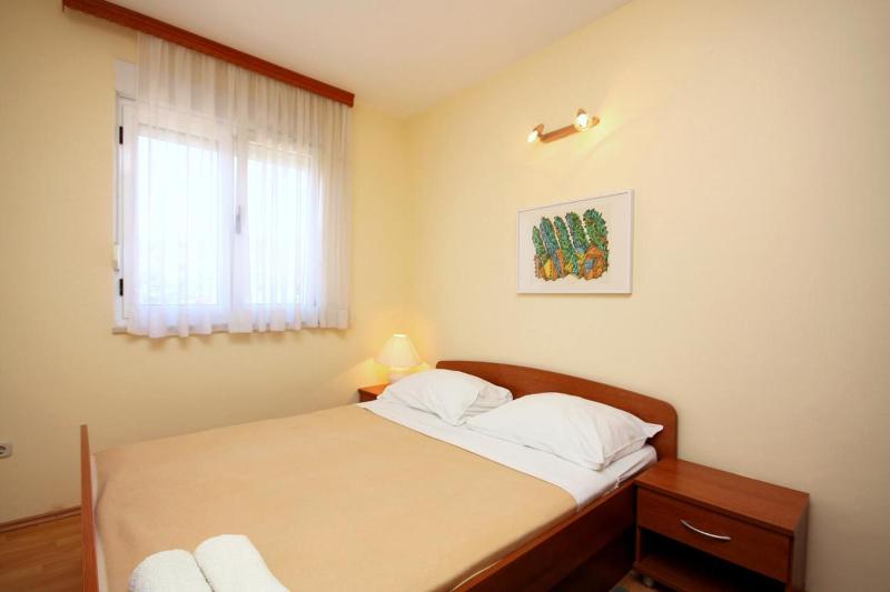 One-Bedroom Apartment with Terrace and Sea View image 3