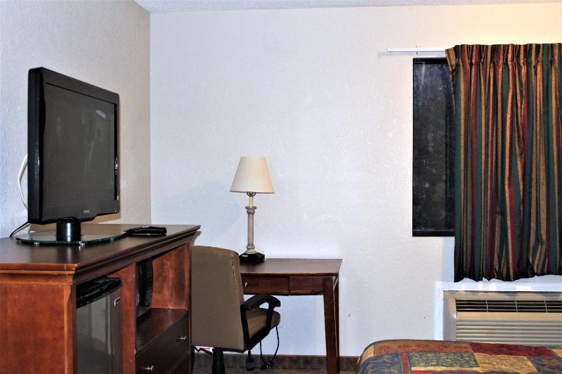 Double Room with Two Double Beds- Non Smoking image 2
