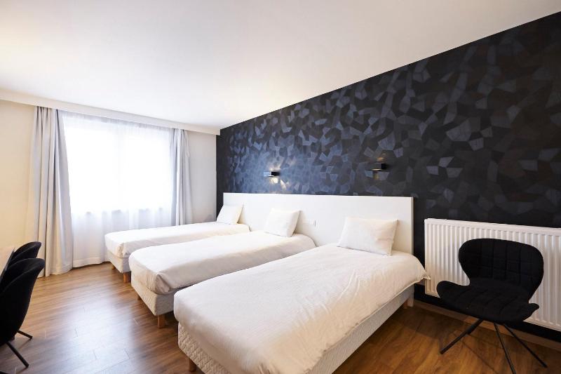 Economy Triple Room image 1