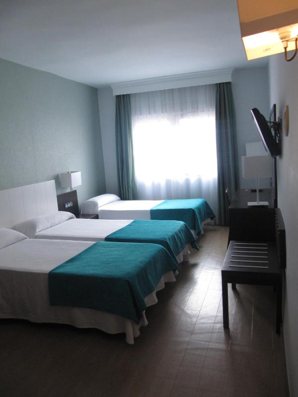 Double Room with Extra Bed (2 Adults + 1 Child) image 3