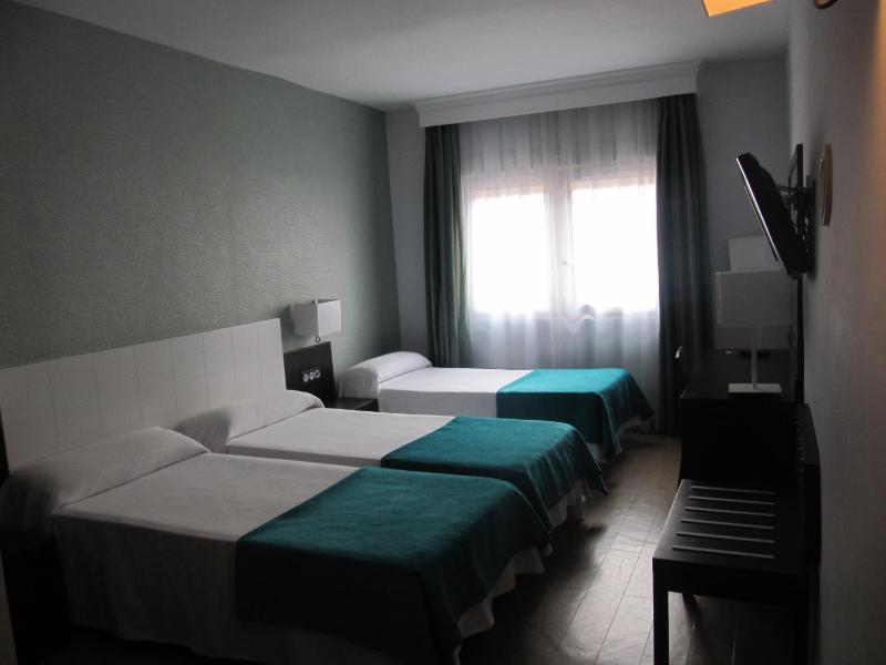 Double Room with Extra Bed (2 Adults + 1 Child) image 4