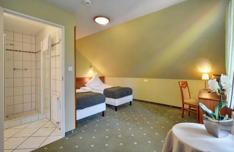 Hotel Belweder - przy hotelu Golebiewski - image 34