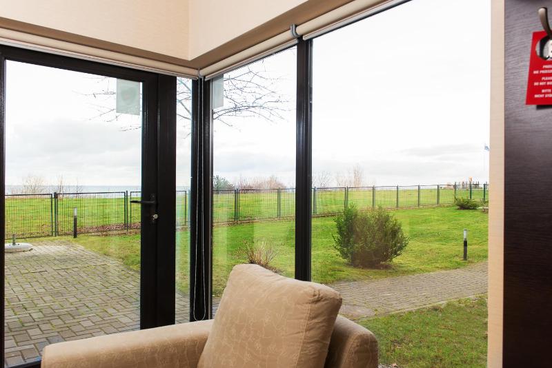 Bungalow (4 adults) with sea view image 3