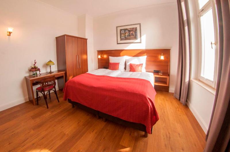 Single Room image 3