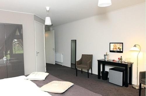 Bridal Suite image 2