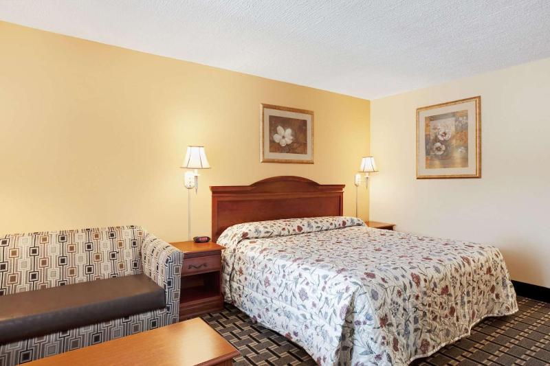 Standard King Room - Smoking image 2