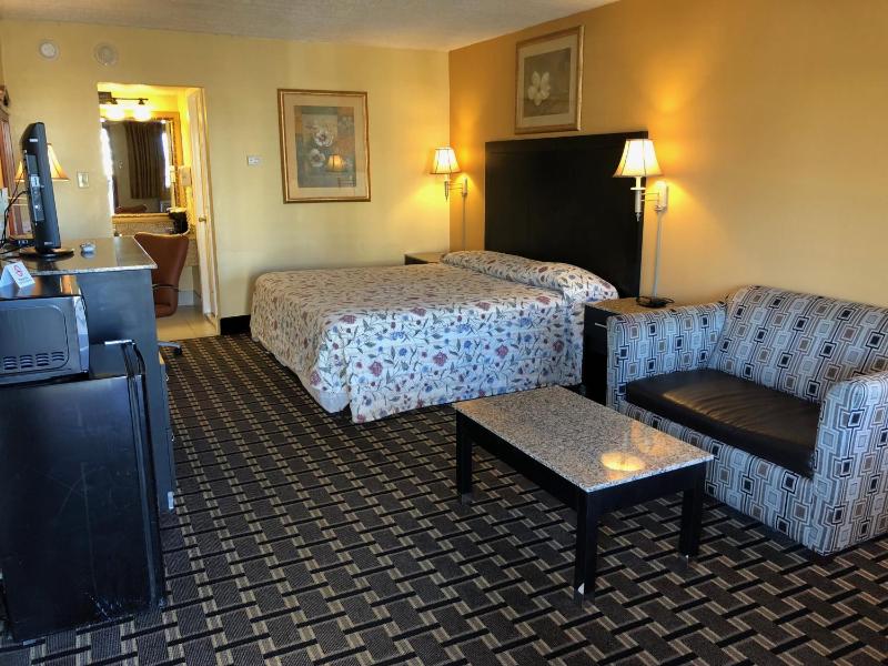 Standard King Room - Smoking image 4