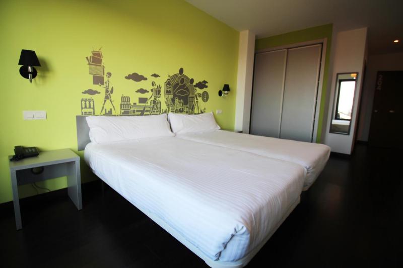 Double or Twin Room image 2