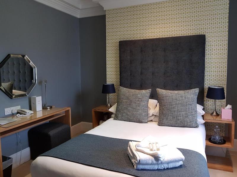 Compact Double Room - Indigo / Trinity / Steeple image 2